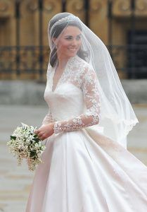 Kate Middleton Arrives at Royal Wedding with White Bouquet - photo by Pascal Le Segretain, Getty Images