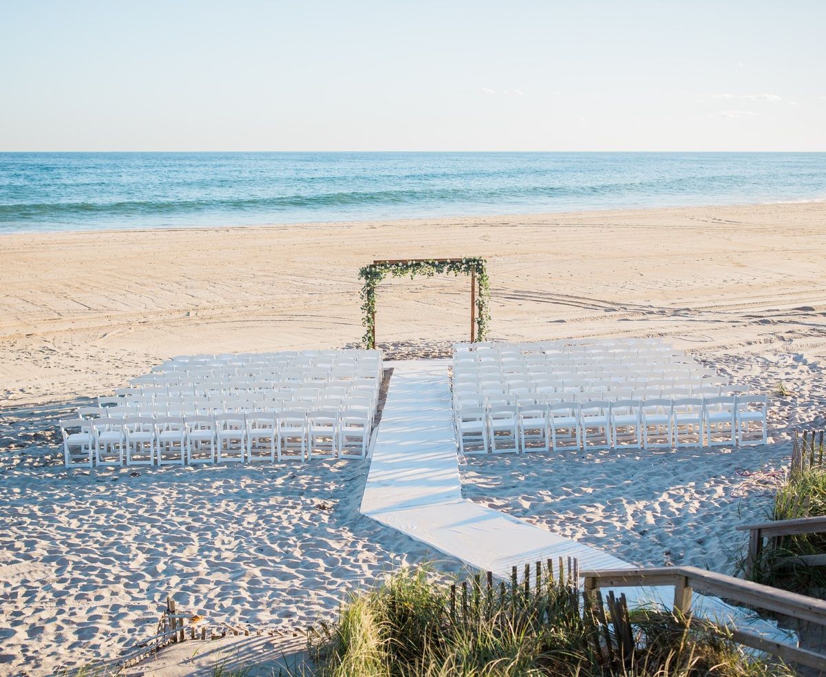 Carly And Andrew Wedding Ceremony Bridgehampton Surf And Tennis Club Photography By Katie