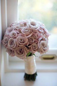 Lindsay & Aaron - Lavender Menta Rose Bouquet - Castle on the Hudson - by Agaton Strum (2)